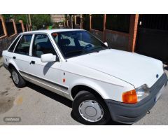 Ford Escort 1.6 GI GHIA de 1989 con 138.000 Km por 1.700 EUR. en Granada