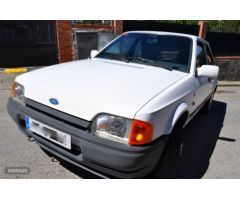 Ford Escort 1.6 GI GHIA de 1989 con 138.000 Km por 1.700 EUR. en Granada