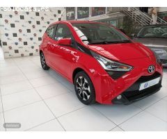 Toyota Aygo AYGO 1.0 XPLAY 5P de 2019 con 69.267 Km por 12.300 EUR. en Pontevedra