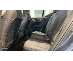 Volvo XC40 XC40 Momentum Pro, T2 automatico de 2021 con 24.238 Km por 34.900 EUR. en A Coruna