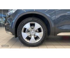 Volvo XC40 XC40 Momentum Pro, T2 automatico de 2021 con 24.238 Km por 34.900 EUR. en A Coruna